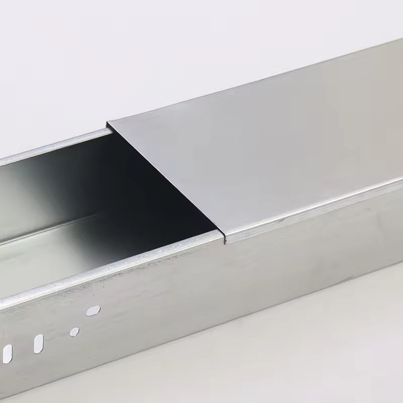 100mm Genişliği Yanmaz Katı Alt Kablo Tablosu Güvenli ve Kablo Yönetimi İçin