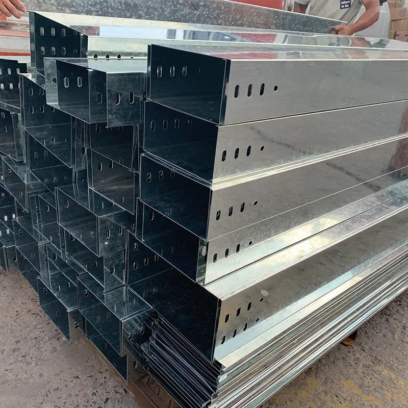 Kablo yönetimi için korozyona dayanıklı özelleştirilebilir Gümüş Galvanizli Çelik Kablo Çukur Sistemi
